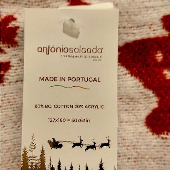 MADE IN PORTUGAL Reversible Holiday Blanket Throw -Reindeer/Snowflakes - Picture 4 of 5